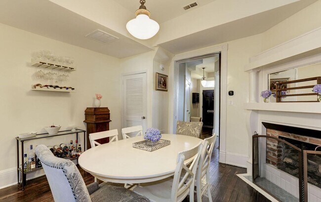 Building Photo - Spacious & Charming Victorian Row House in Burleith-Moments from Georgetown!