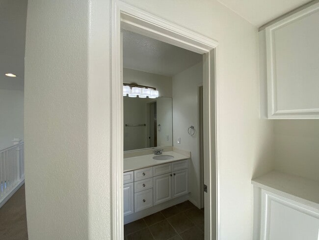 Building Photo - Gorgeous 4 Bedroom Carlsbad Home With A Stunning View and Solar!