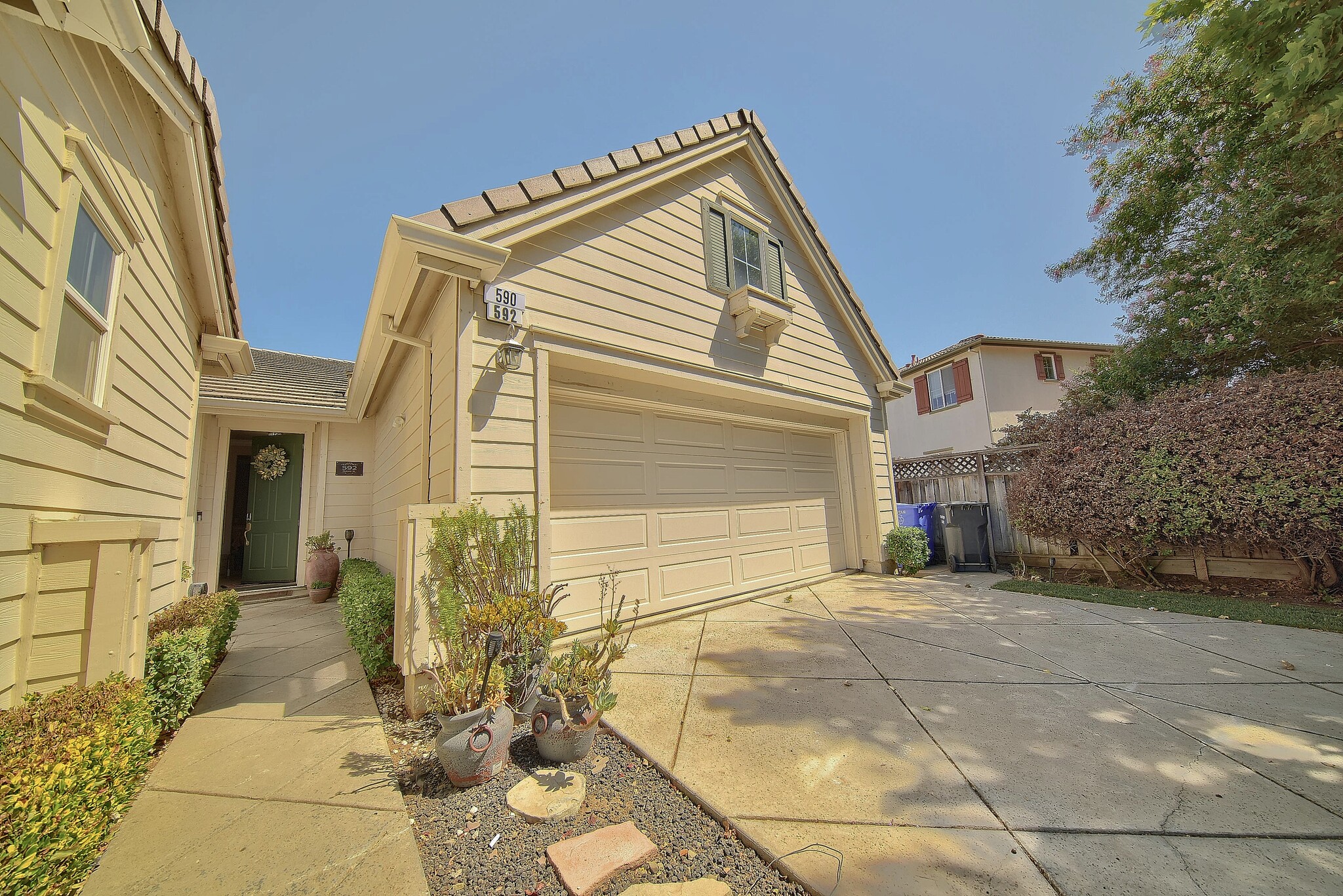 Building Photo - 590 Historic St