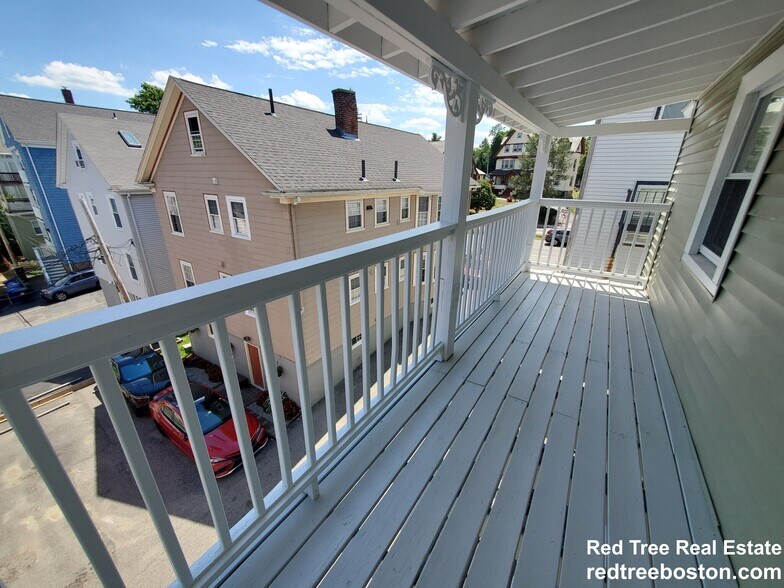 Building Photo - 8 White Ave