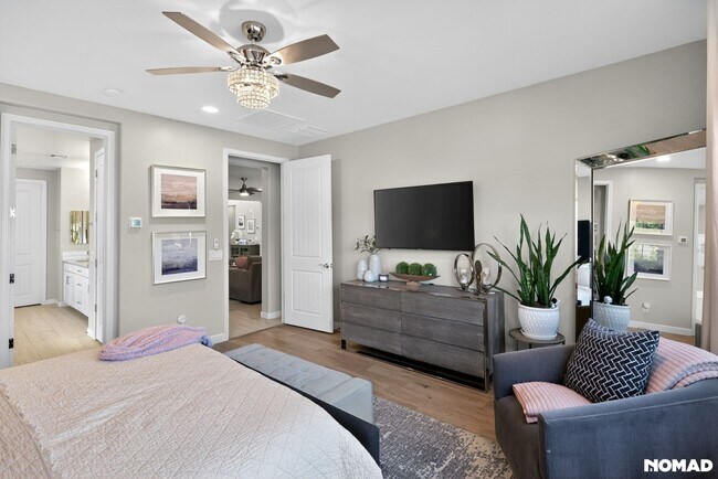 Building Photo - 4060 S Thistle Dr