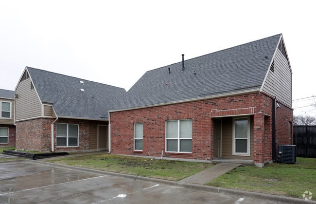 Building Photo - 7619 Military