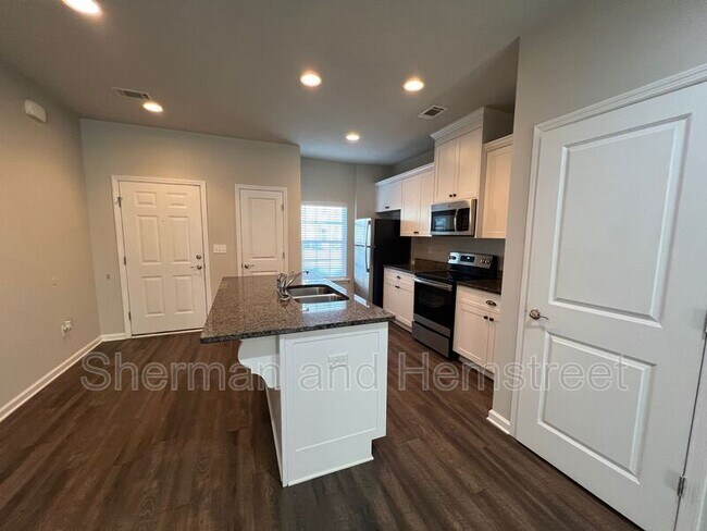 Building Photo - 664 Dobhill Ln