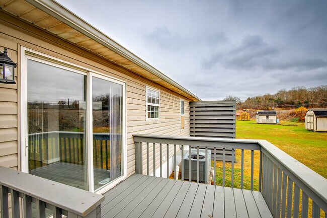 Building Photo - 754 Old Stage Rd