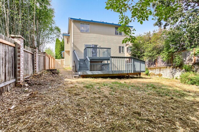 Building Photo - 3BR/2.5BA Two-Story Home in Bethany/NW Portland — Expansive Backyard Deck, Fully Fenced Yard & 2-...