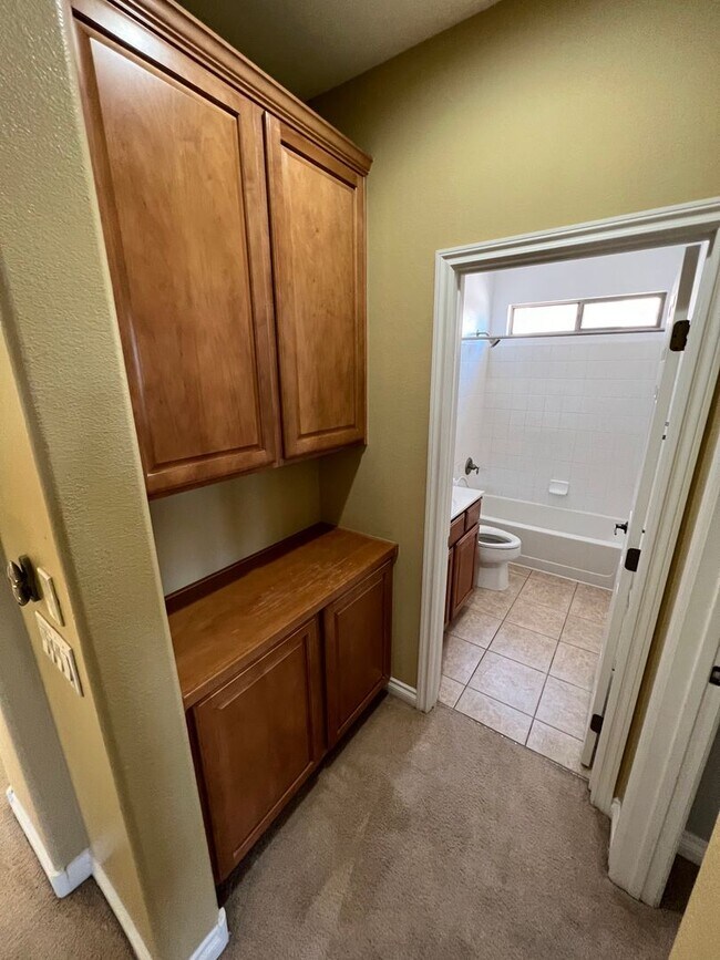 Building Photo - ALIANTE MASTER PLAN COMM/ GATED *5 BEDROOM...