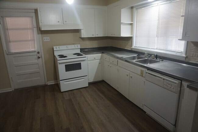 Building Photo - 4007 Glenmere Rd