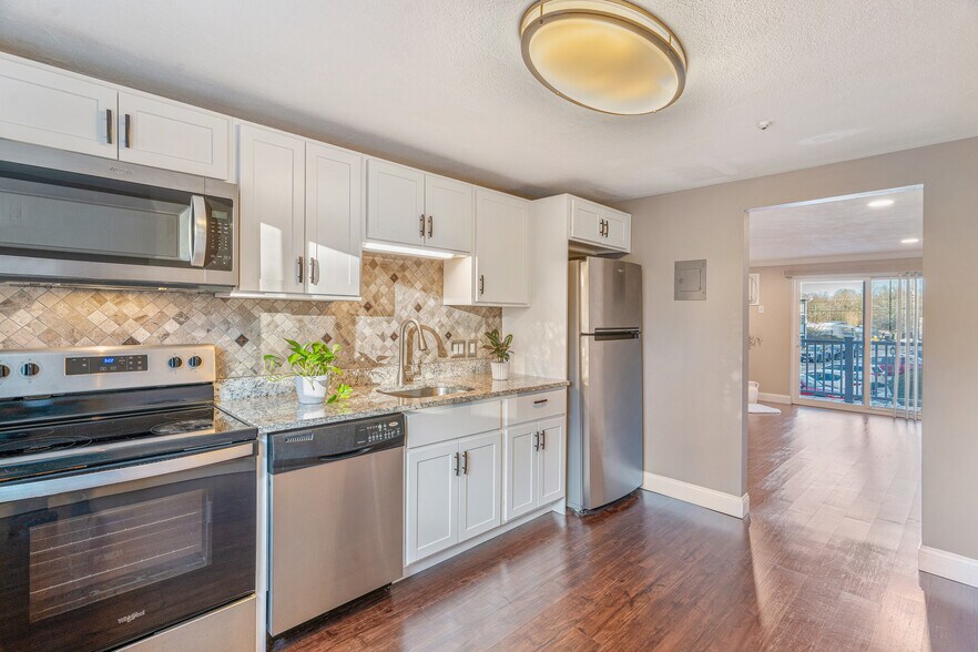 Building Photo - 10 Woodcrest Ct