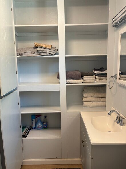 Storage - 435 Lincoln Ave