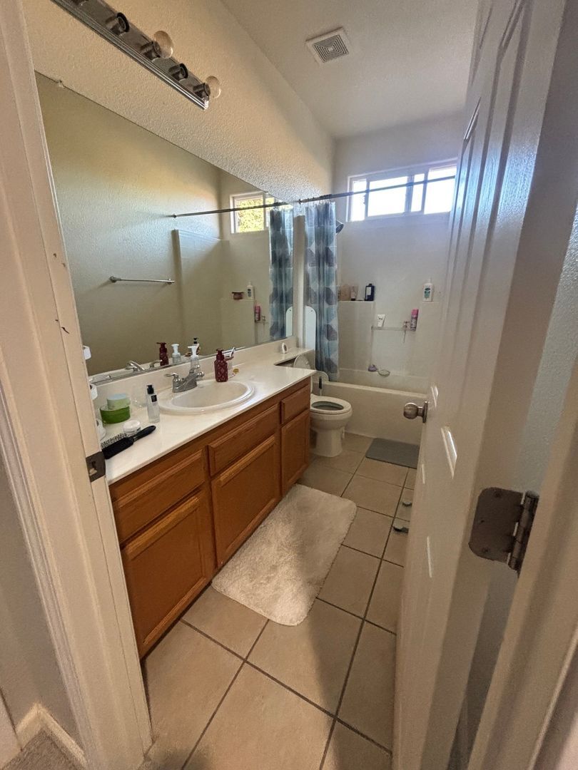 Building Photo - 2546 Jennifer Dr