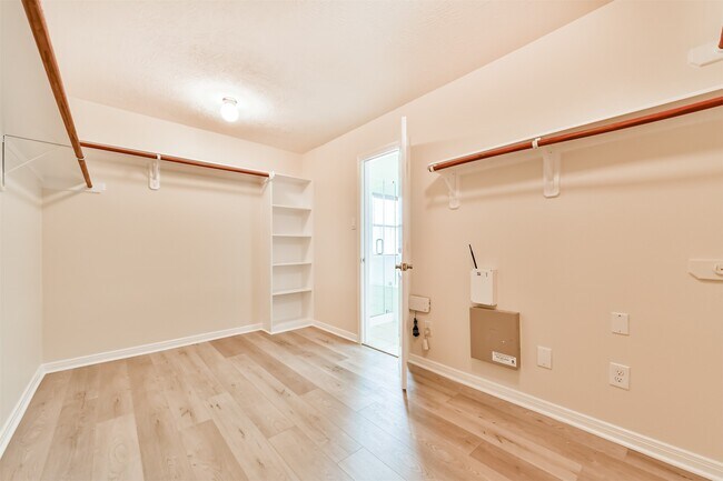 Building Photo - 2614 Brahman Dr