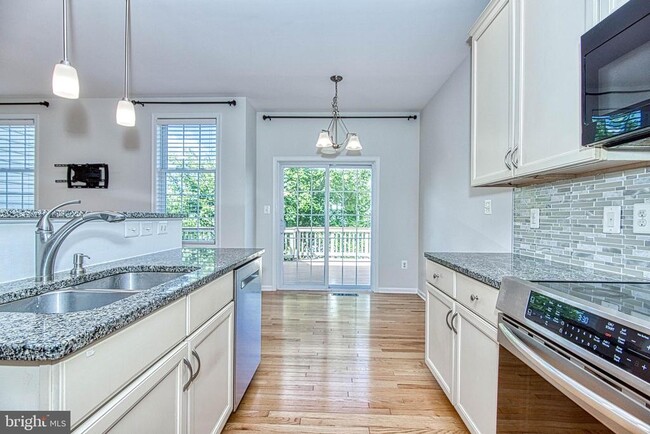 Building Photo - 208 Croft Square