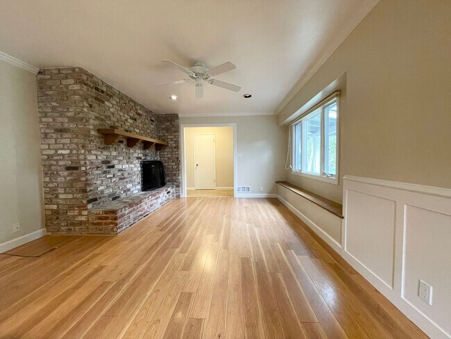 Building Photo - 1534 Marlbarough Ave