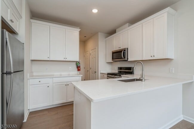 Building Photo - 43 S Davenport St