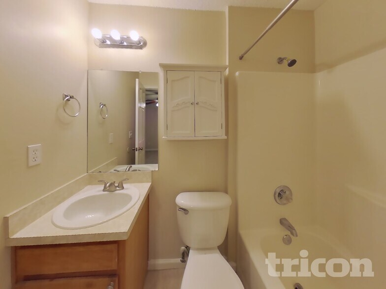 Building Photo - 4196 Jillian Dr