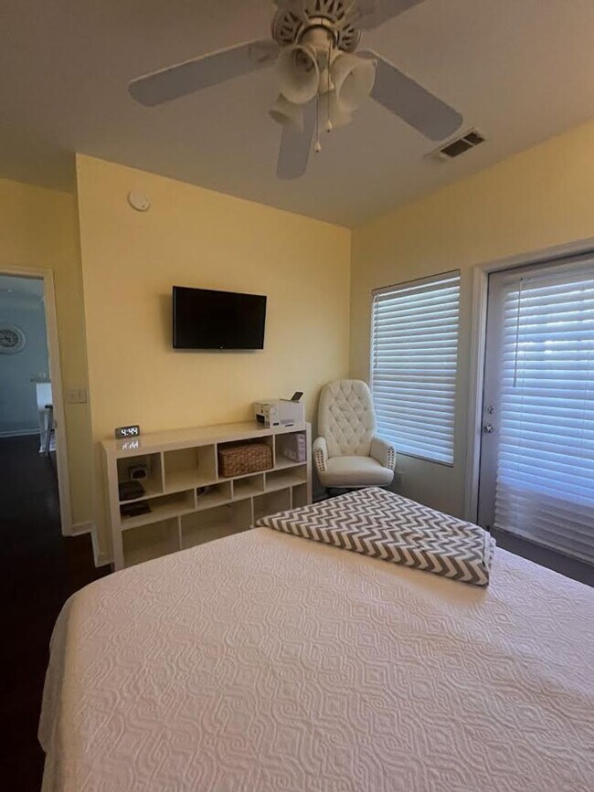 Building Photo - Stunning Two Bedroom Condo - Fully Furnished - Mira Vista - James Island