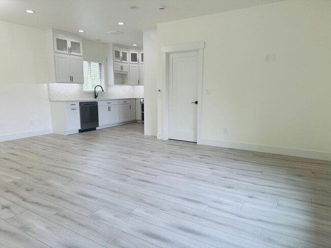 Building Photo - BRAND NEW 1 bedroom, 1 bath in Eaglemont