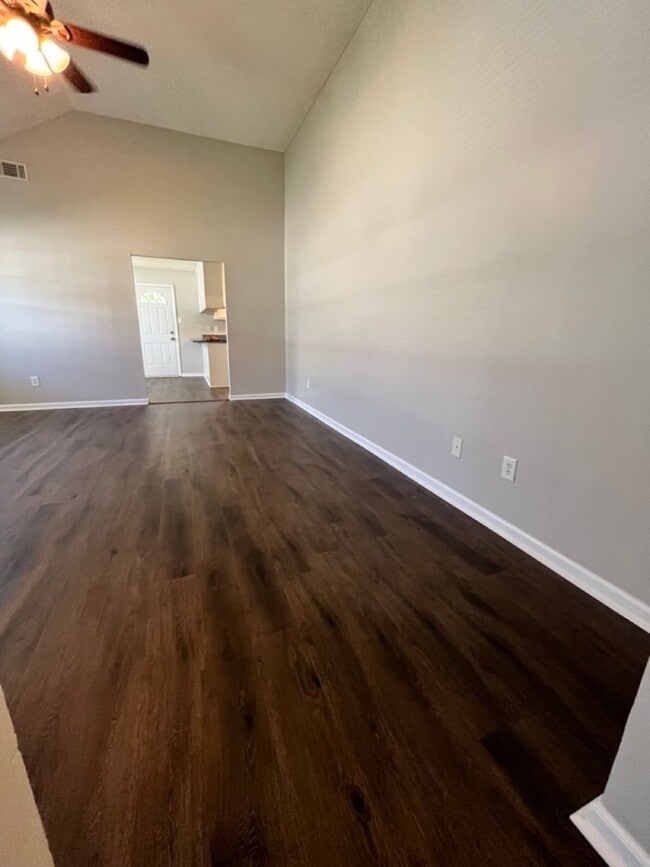 Building Photo - 206 Worthington Ln