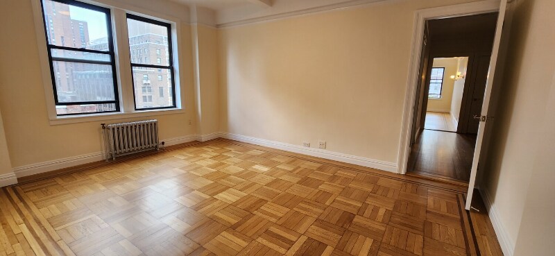 Primary Photo - 115 E 92nd St