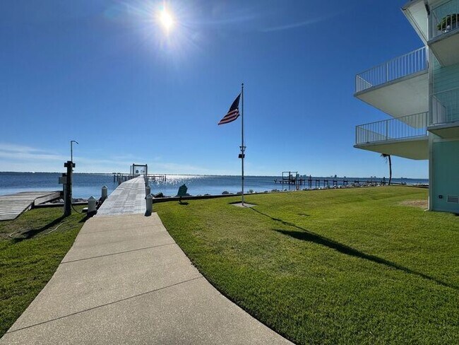 Building Photo - Gulf Breeze - Sea View Pines - 3 bedroom, ...