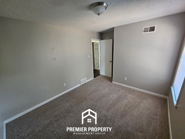 Building Photo - Stunning 3BR/2BA Home | 1,644 Sq Ft, Floor-to-Ceiling Stone Fireplace & High Ceilings