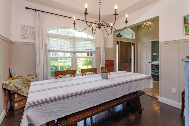 Building Photo - Beautifully Updated 4-Bedroom Pool Home in Winding Hollow