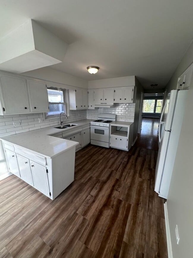 Building Photo - 4536 S Springfield Ave