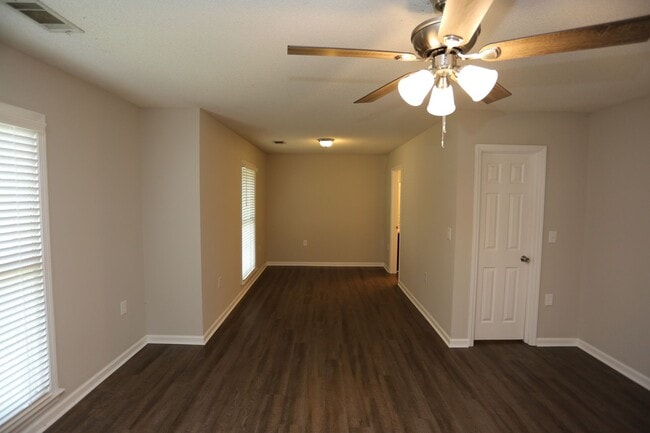 Building Photo - 203a Courtney Way