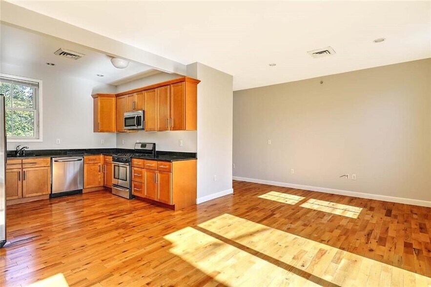 Building Photo - 400 Hope St