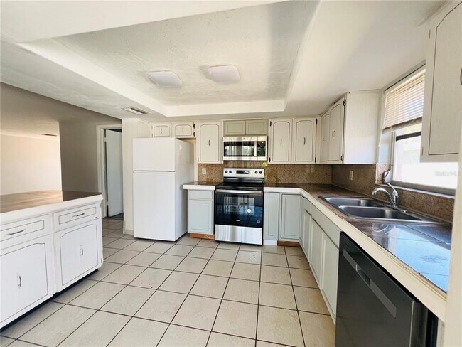 Building Photo - 7811 Embassy Blvd