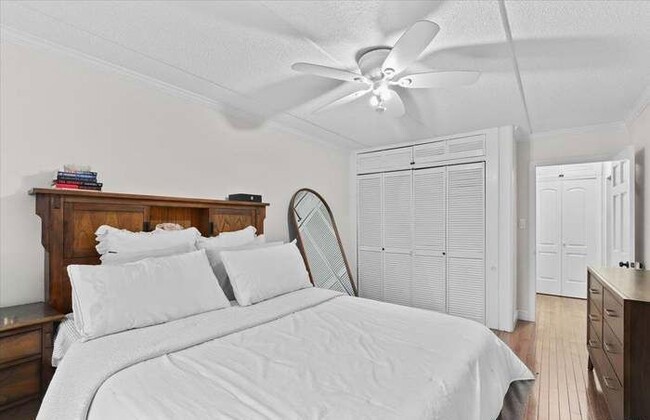 Building Photo - Colonial