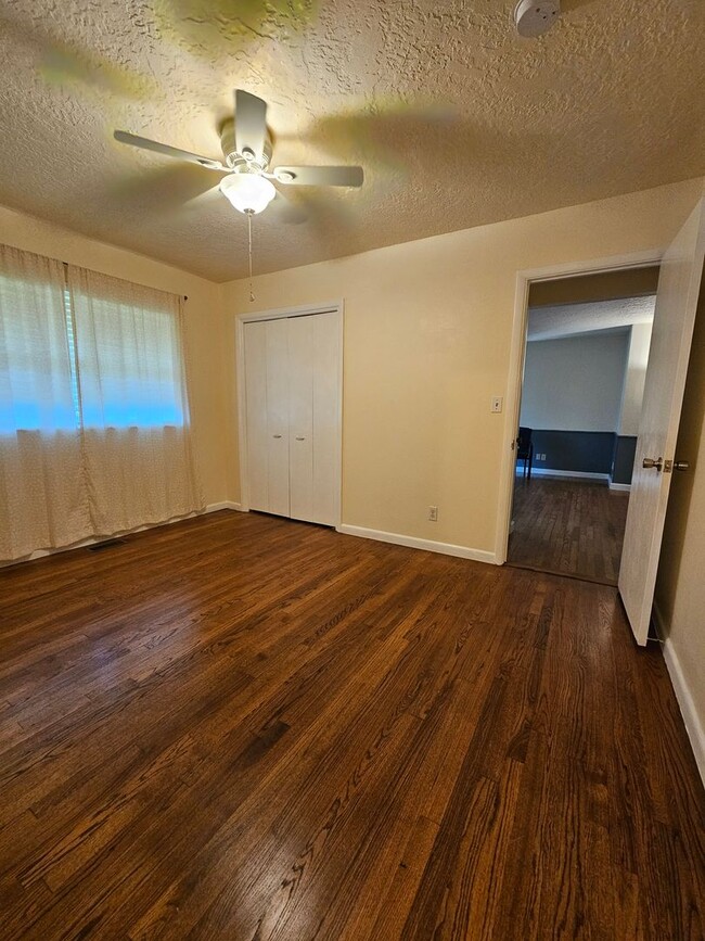 Building Photo - (3) Bed/(2) Bath with Storm Shelter and Mowing Included! Avail NOW!