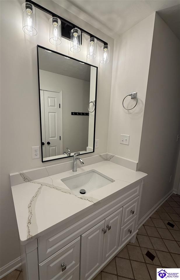 Building Photo - 913 Dogwood Cir