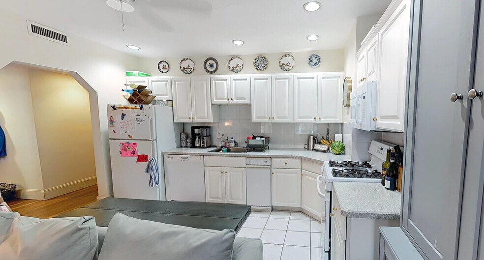 Building Photo - 18 Dean Rd