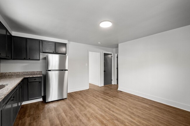 Building Photo - NEWLY RENOVATED! 3 BED / 1.5 BATH HOUSE IN...