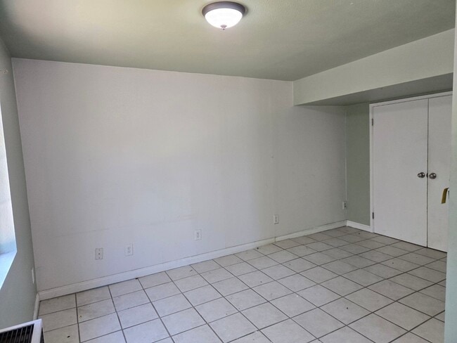 Building Photo - Large home near SDSU available immediately.