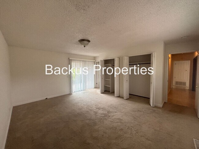 Building Photo - Beautiful three bedroom home in Carmel