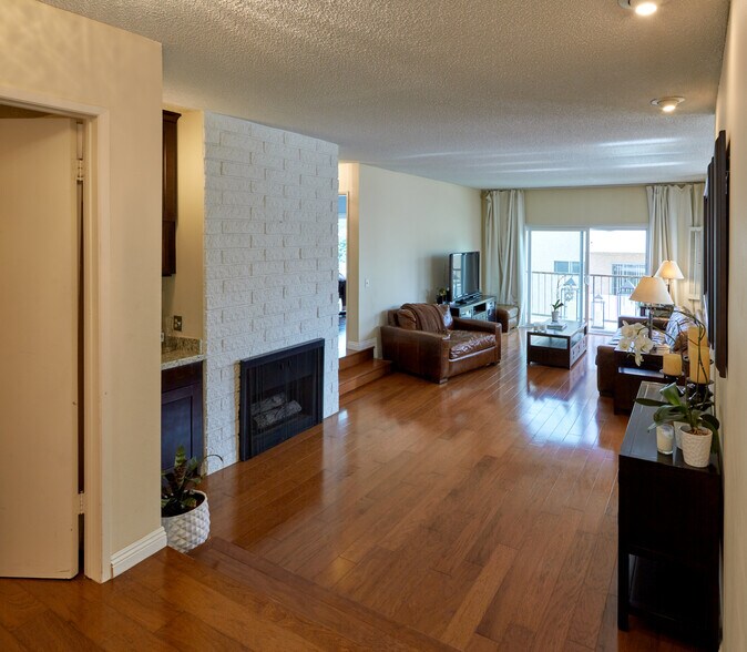 Building Photo - 817 10th St