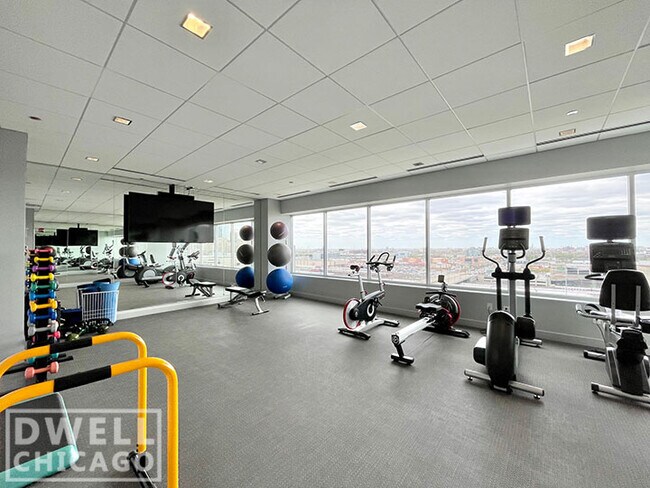 Building Photo - 150 W Roosevelt Rd