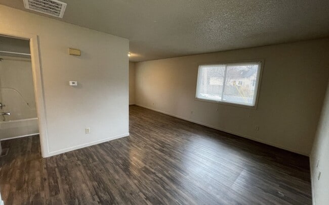 Building Photo - 407 E Dale St