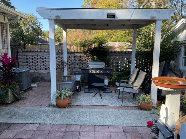 Building Photo - 30 E 67th St