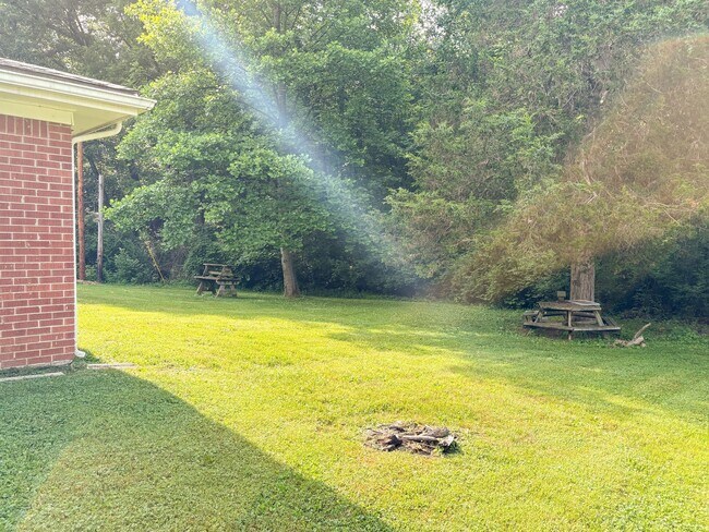 Building Photo - 2 bed / 1 bath duplex in country setting