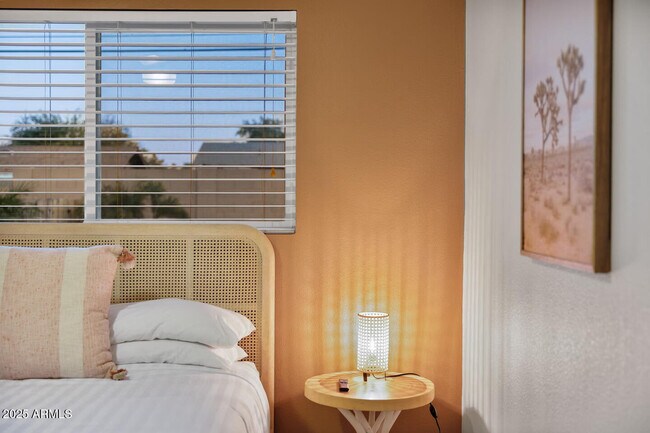 Building Photo - 6419 E Cambridge Ave