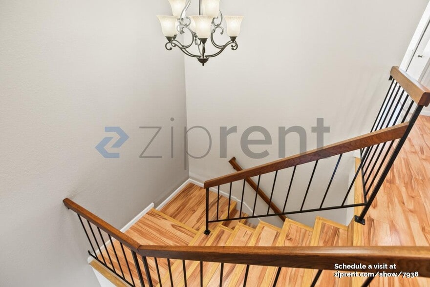 Building Photo - 770 Superior Rd