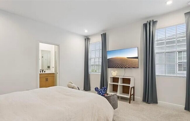 Building Photo - 2340 Woodside Way