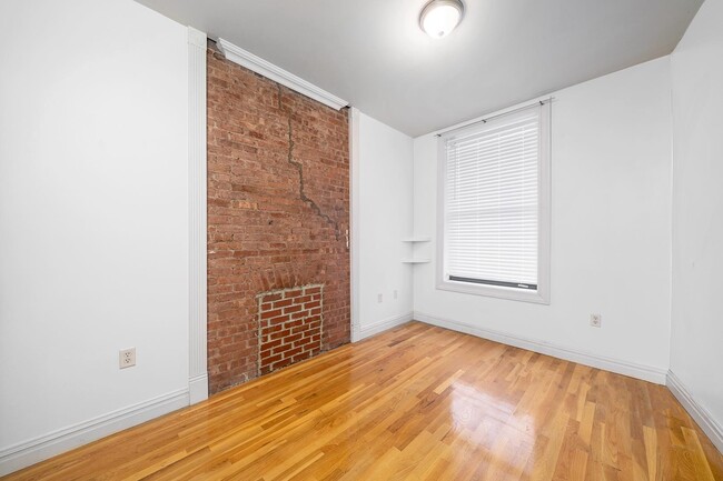 Building Photo - 306 2nd St