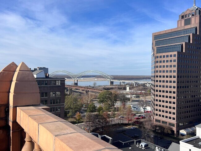 Building Photo - 10 N Main St