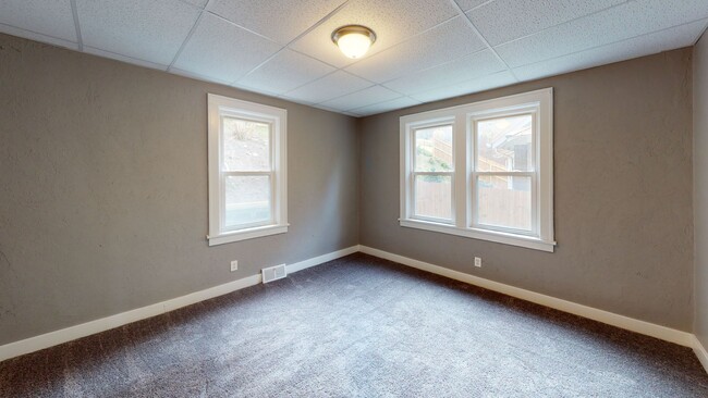 Building Photo - Renovated 3 Bed 1 Bath House for Rent