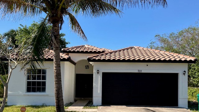 Building Photo - 701 NW 33rd Ave