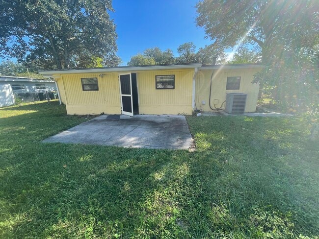 Building Photo - 3023 Lorman Dr